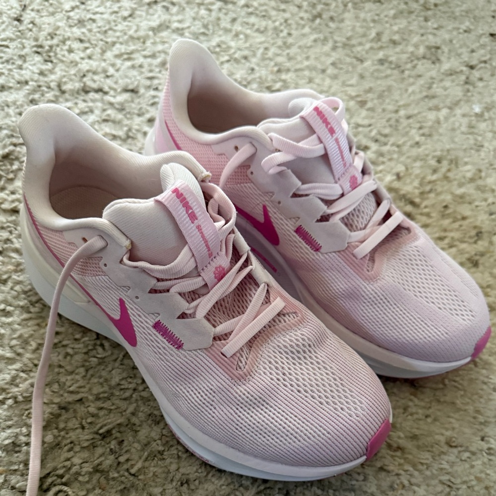 Nike Women's Light Pink Athletic Shoes